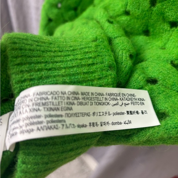 Massimo Dutti Green V-Neck Sweater Dress with Oversized Fit - Picture 4 of 7